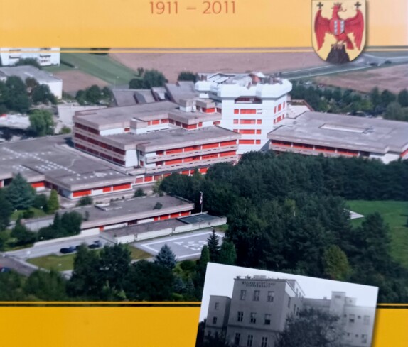 Buchdeckel "Allg. Öffentliches Krankenhaus Oberwart  1911 - 2011"