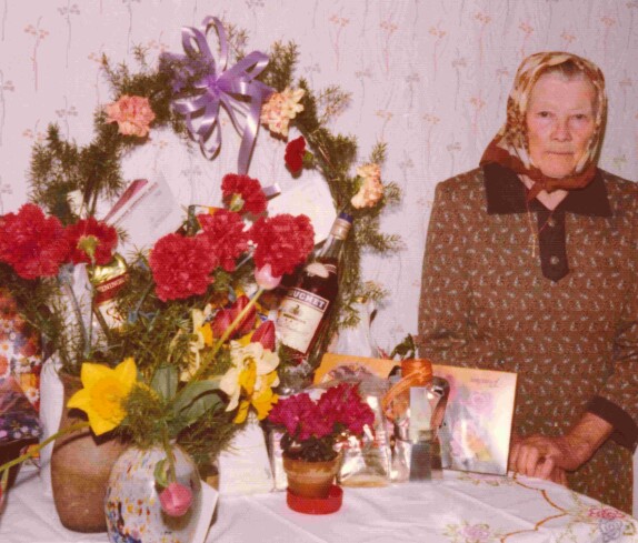 75. Geburtstag mit Geschenkkorb: Anna Böcskör (geb. Krautsack/Krautszak, *1896/*1982) - OW 29 / Steinamangererstraße 121