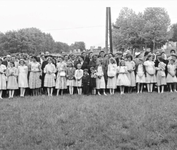 Röm. kath. Pfarre: Firmung - Die Mädchen und ihre Begleitungen