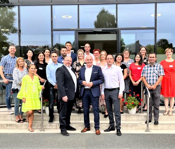 Stadtgemeinde: Bürgermeister und MitarbeiterInnen im Rathaus