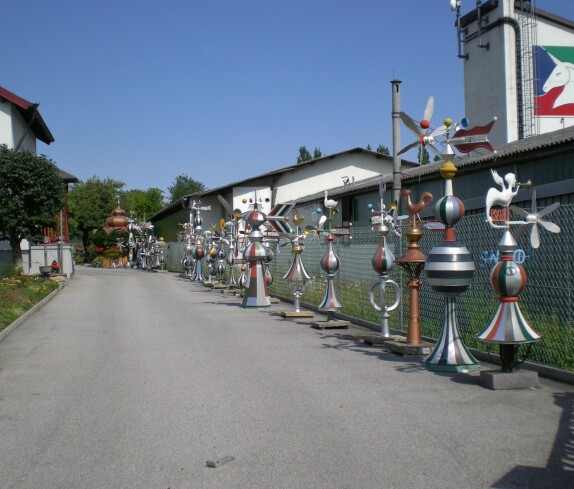 "Blechkunstwerke" von Ludwig Tölly (Augasse 26)