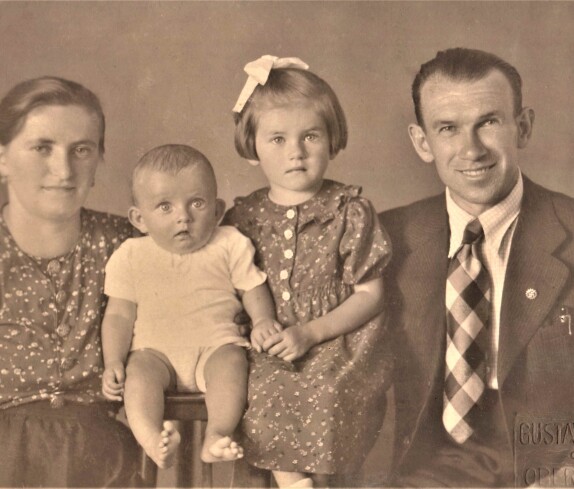 Familie Gisela (geb. Györög) und Julius Ritter mit den zwei Erstgeborenen - Oberwart Nr. 80 (Buchengasse 9)