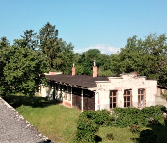 Blick auf das Nebengebäude:  "Brennerhaus" (OW 775 / Wienerstraße 25)