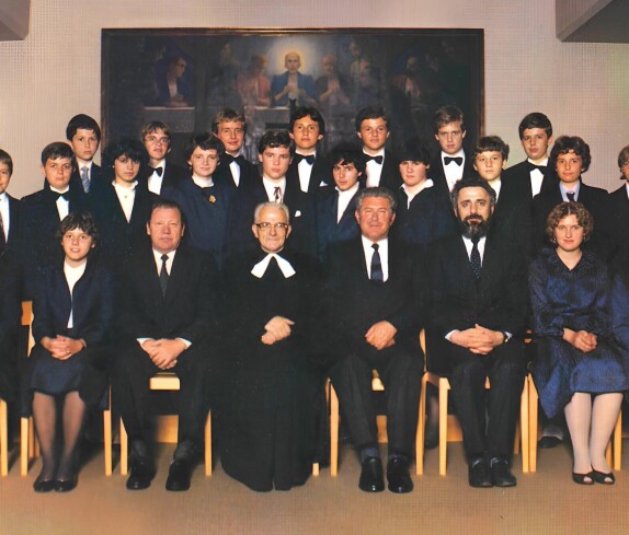 Evang. Pfarre AB: Konfirmation 1983 - Leirer/Böhm/Graf/Landl/Grabenhofer/Seper/Freiler/Tölly/Hödl/Brunner-Szabo/Hadek/Imre/Goger/Tölgyes/Mühl/Horvath/Götzl/Frebel/Kramer/Friedl/Arthofer/Reiter/Goger