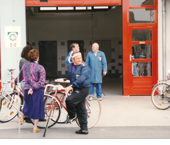 Vor dem ARBÖ-Prüfzentrum (Rosengasse 1): Radwandertag - Majzl/Bachkönig/Hadl