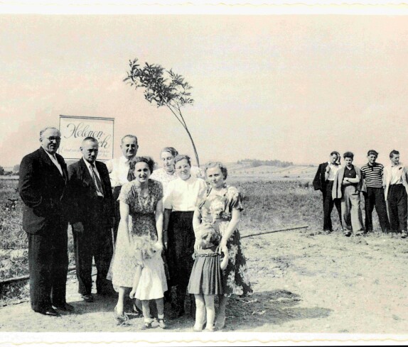 Erinnerungsfoto anlässlich der Errichtung des Helenenteichs (Stieberteich) - Geschichte von Wassermühle, Brettersäge, Wasserkraftwerk und Sägewerk