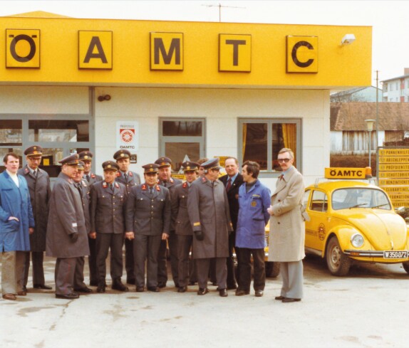Gendarmerie: Besuch am Stützpunkt des ÖAMTC (Linke Bachgasse 82)