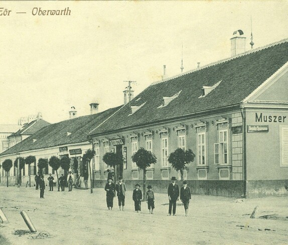 Ansichtskarte: "Felso-Eör - Oberwarth" Blick auf die Häuser Hauptplatz 6 und 8