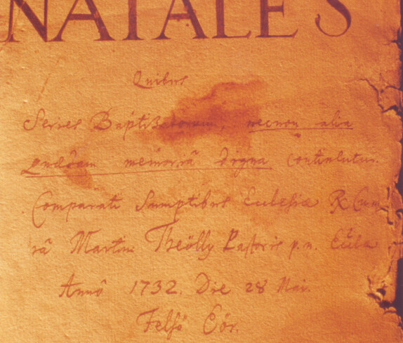 Erste Seite des "Liber Natales" der reformierten Pfarrgemeinde (Taufbuch/Matrikenbuch)