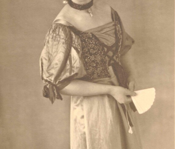 Paula Braun (geb. Pertl, *1911/++1954) - Portrait