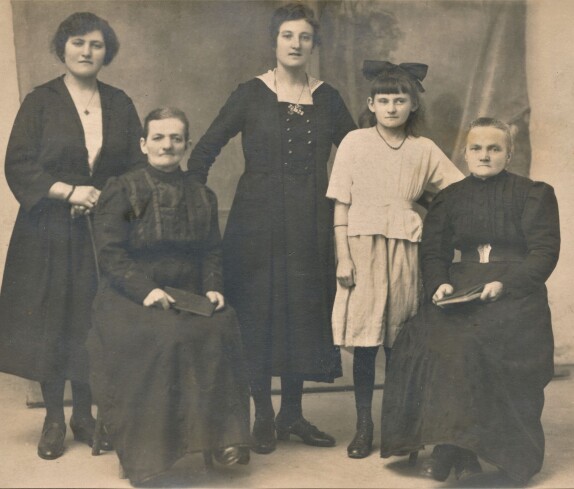 Frauen der Familie Vörös
