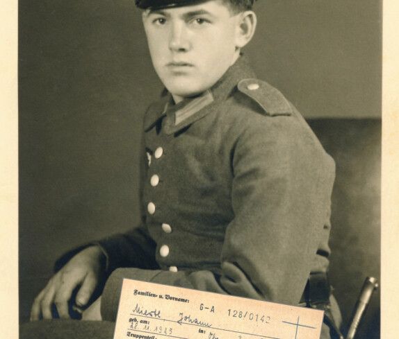 Hans/Johann Miertl  gefallen als Soldat der Deut. Wehrmacht (*1925/+1944 ) - Portrait