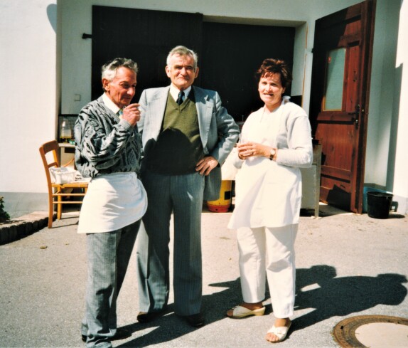 Im Gemeindezentrum St. Martin wird gefeiert: Zwei fleißige Helfer bei der wohlverdienten Pause