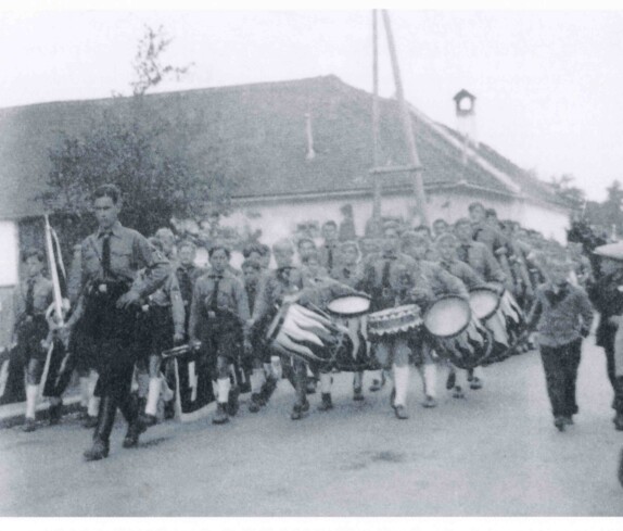 NAZIS - März 1941: Aufmarsch der HJ in der Grazerstraße