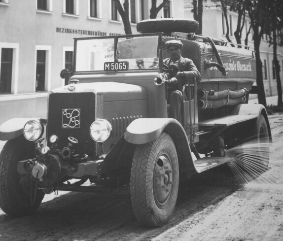 Spritz- bzw. Wasserwagen (Perl L 6000) der Großgemeinde Oberwart in der Evang. Kirchengasse 3