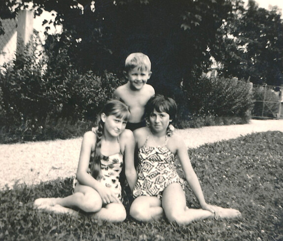 Auf der Liegewiese im städt. Freibad / Schwimmbad -