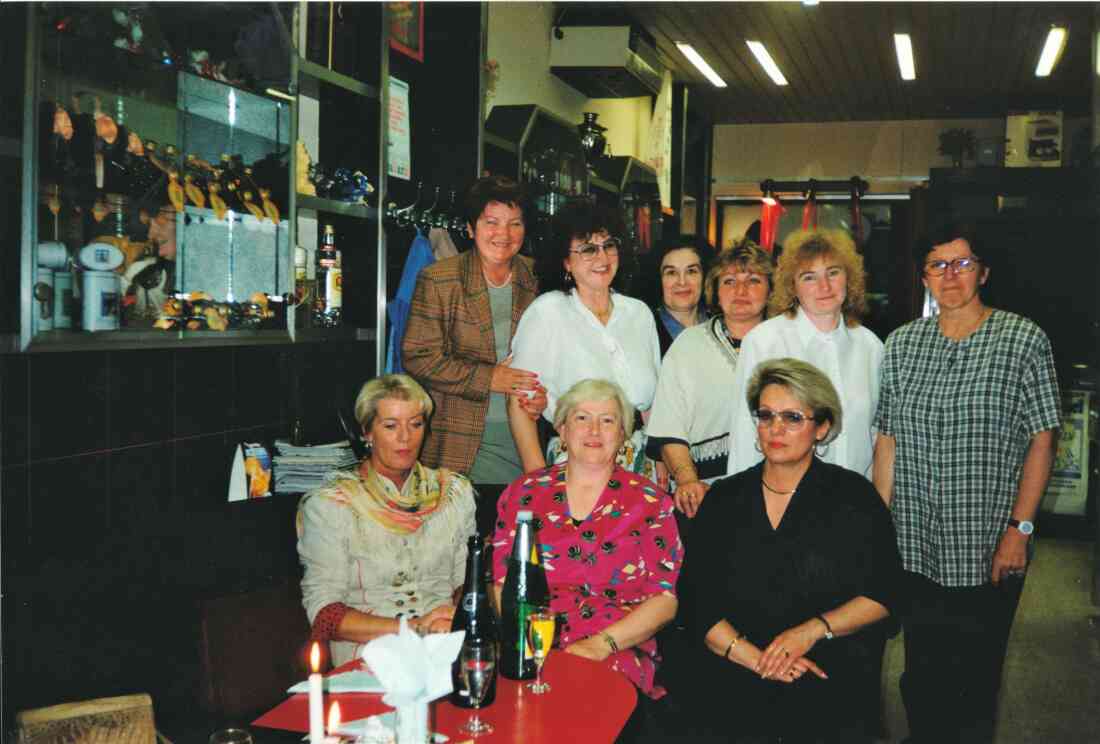 Frauenrunde: Geburtstagsfeier im EKO-Cafe (Heute Rosso Nero - Lehargasse 6) - Gilschwert/Kurz/Gaal/Schmidbauer/Roth/Keinz/Strobl/Bucek/Woppel