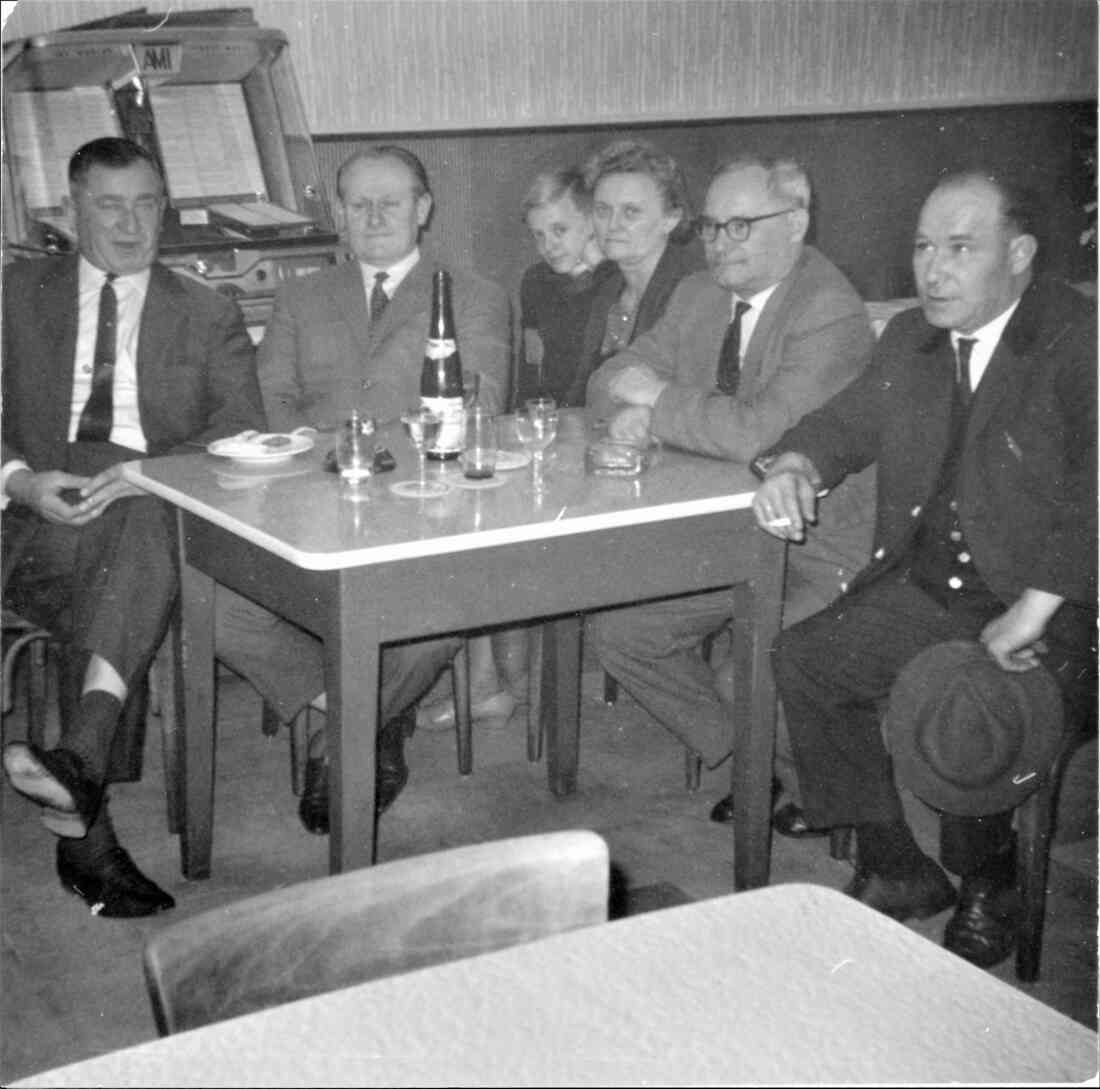 Gesellige Runde im Gasthof Wagner (Hauptplatz 8)