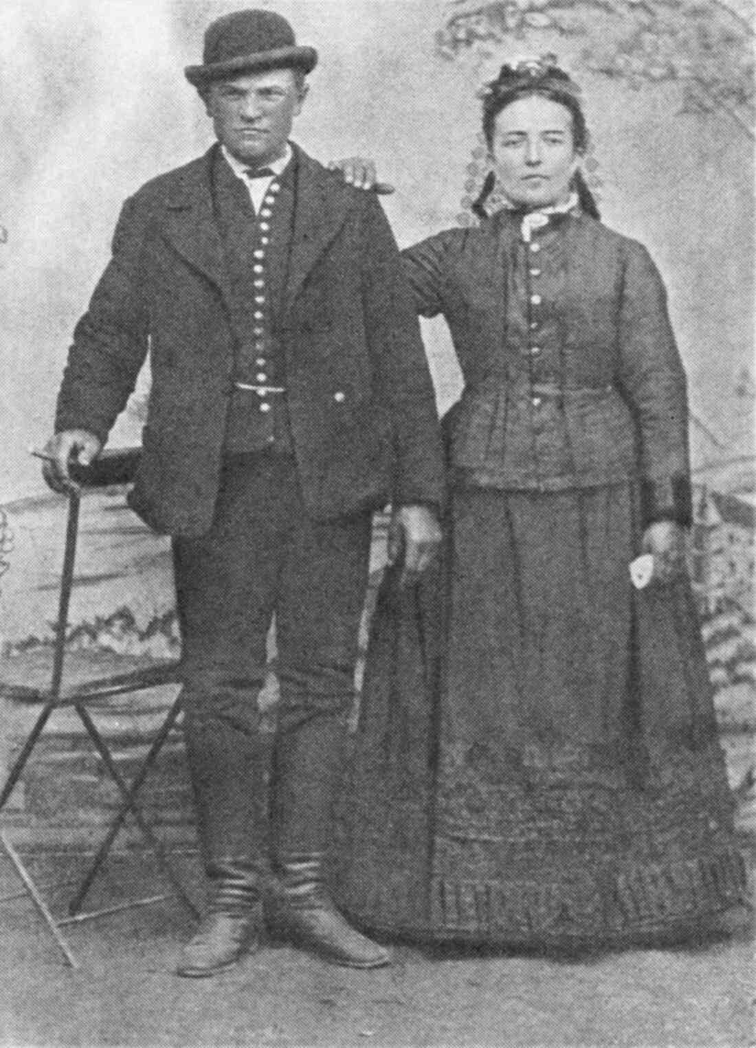 Oberwarter Tracht der Kleinadeligen: Ehepaar Imre - Portrait