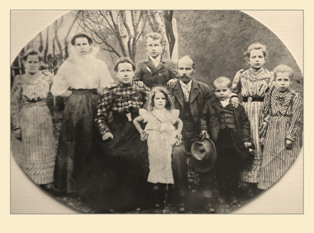 Fam. Johann und Theresia Garber (St. Martin 2 / Brunnriedweg 4 bzw. 4b)