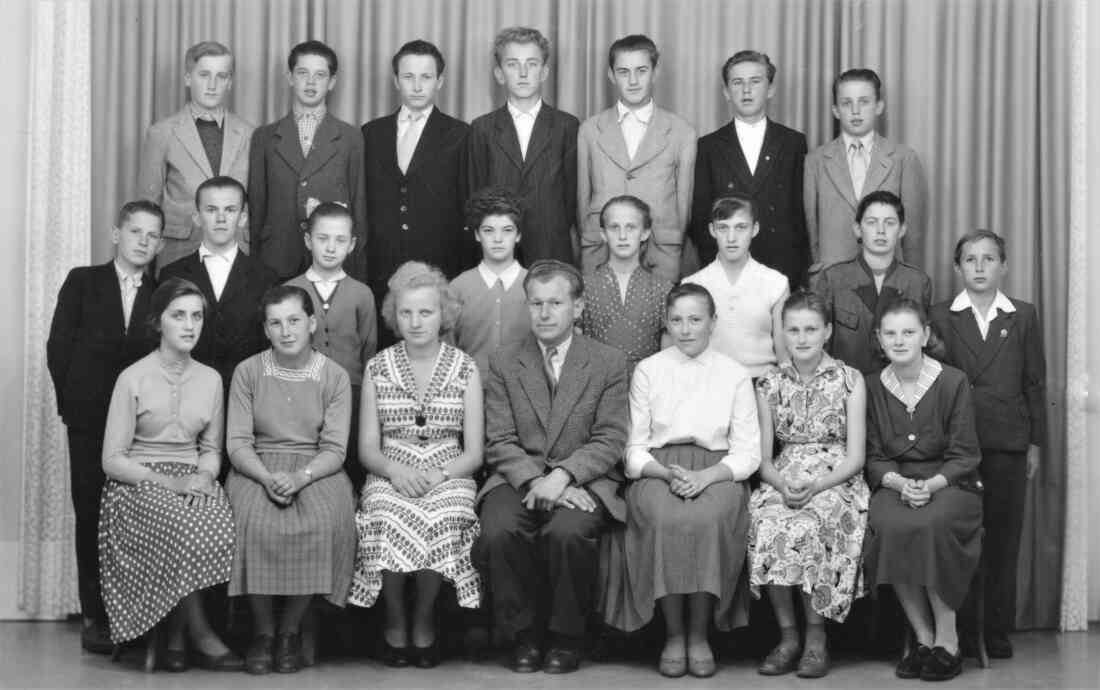 Abschlussfoto der 7. und 8. Volksschulklasse