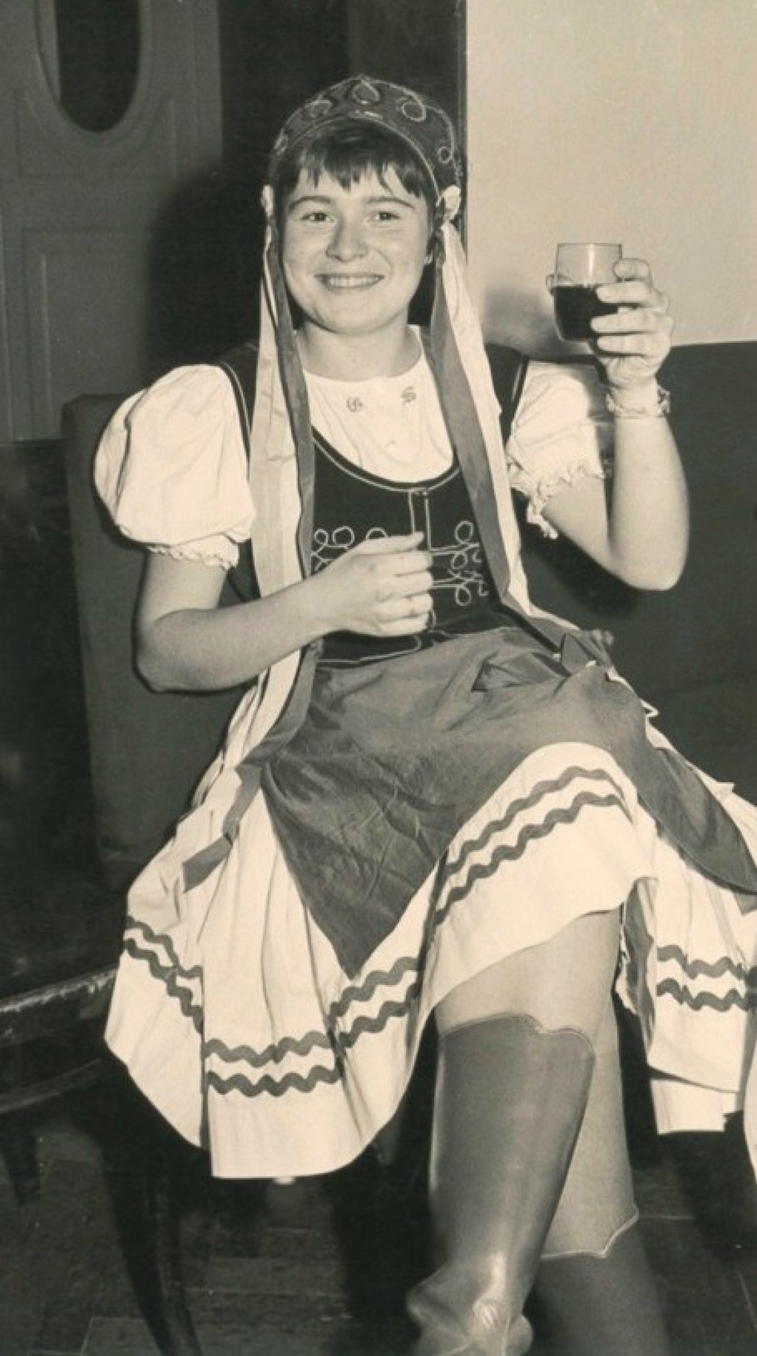 Elsa Szabo in ungarischer Tracht