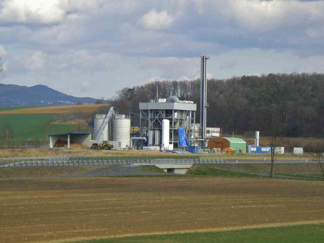 Bau des 1. Biomassekraftwerkes