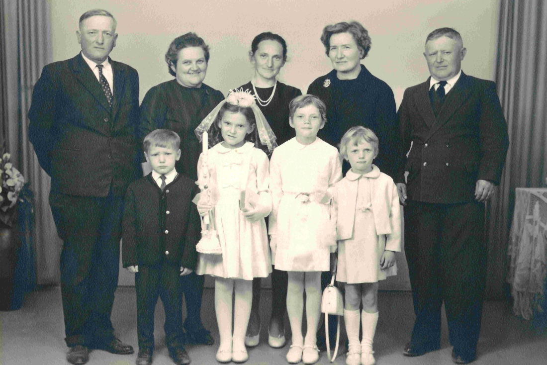 Erstkommunion im Hause Sterniczky - Steinamangererstraße 123 (Grof/Fleischmann)