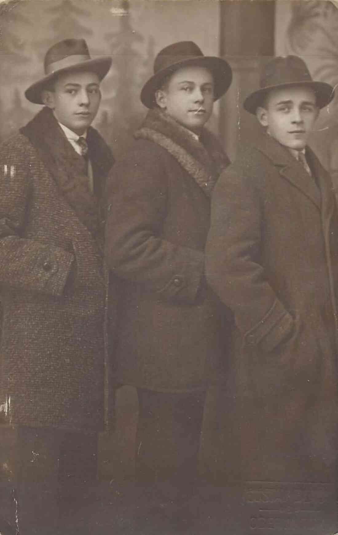Drei Jugendliche (unbekannt)