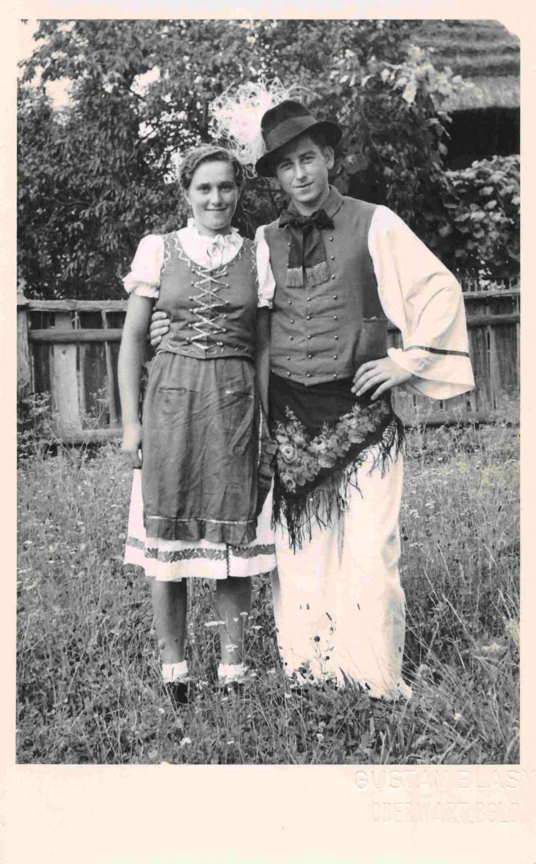 Paar des reformierten Lesevereins: Sofie Seper (verh. Imre, *1936/+2015) und Johann Imre (1934/+2015)