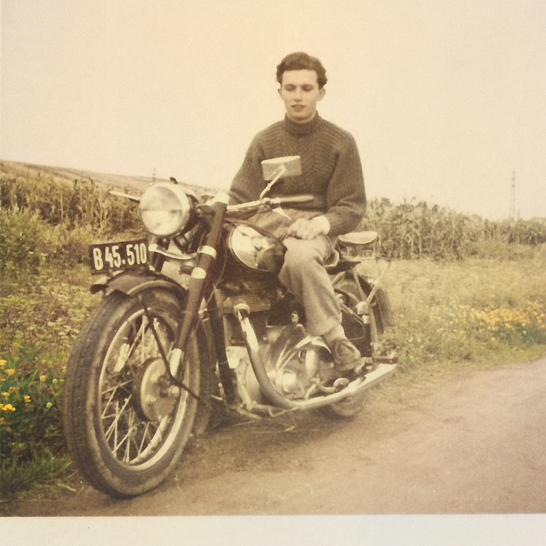 Erich Langer (*1934/+2010) auf seinem Motorrad, einer Puch 250