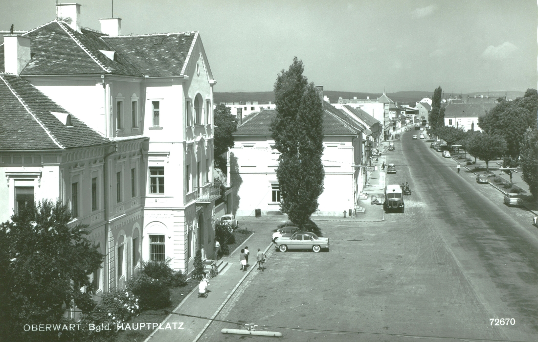 Ansichtskarte: Hauptplatz mit Gerichtsgebäude