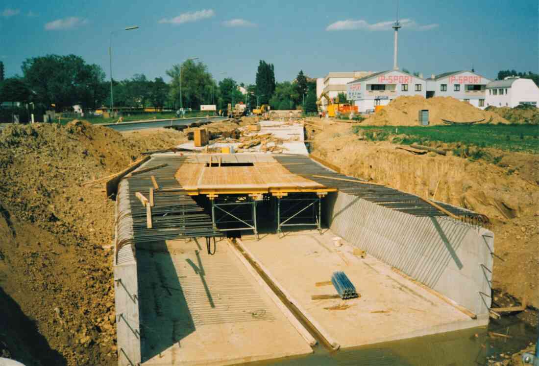 Überbauung und Neugestaltung im Verlauf des Wehoferbaches: Bereich Schulgasse