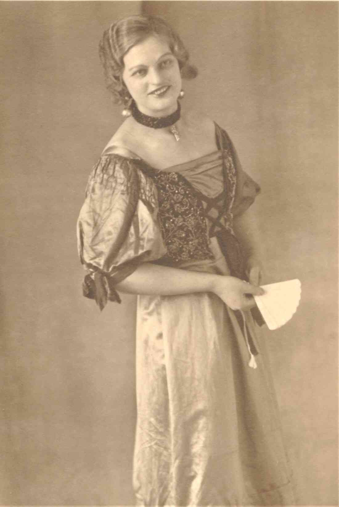 Paula Braun (geb. Pertl, *1911/++1954) - Portrait