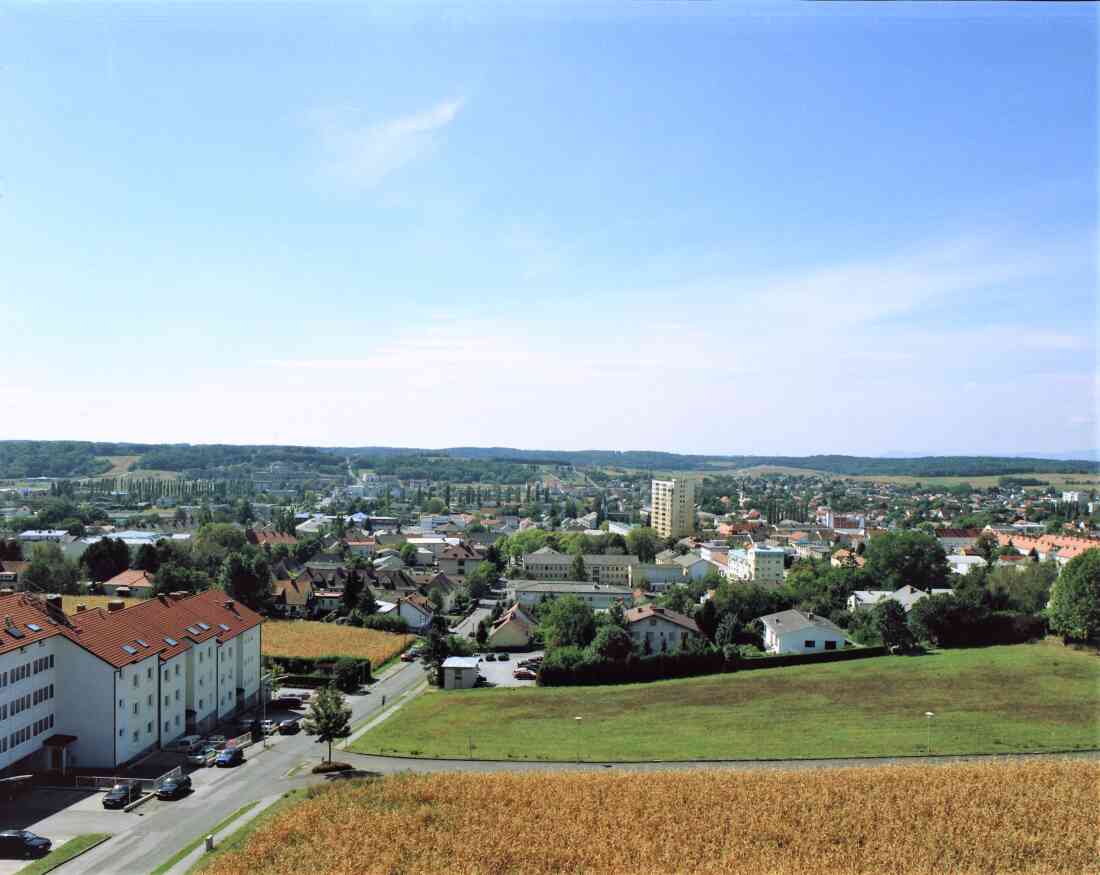 Gesamtansicht: Blick vom Schuldenberg gegen SW