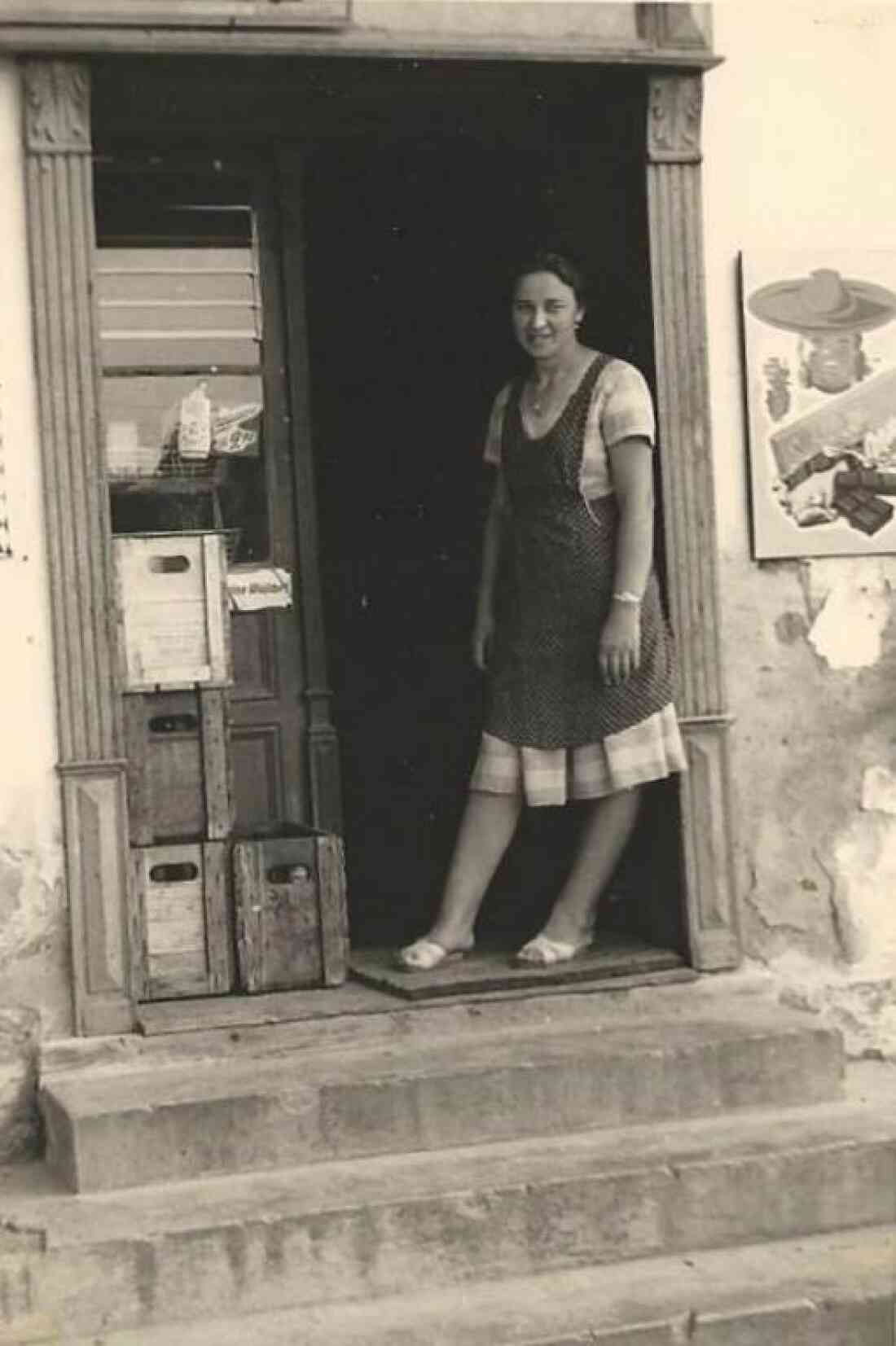 Pal Irma vor der Gemischtwarenhandlung Maria Glatz (Grazerstraße 26)