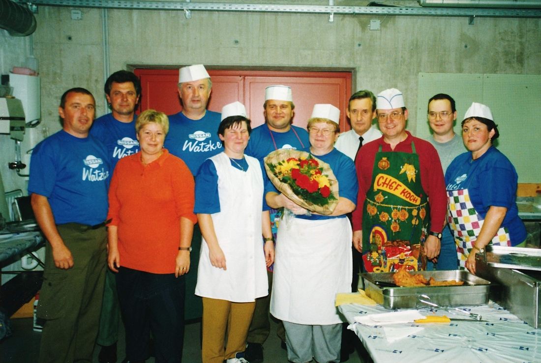 Feuerwehr: Fahrzeugweihe 2000 - TLFA 4000 und KAT-LKW - die HelferInnen in der Küche (Mohat/Szabo/Farkas/Eberhardt/Seper/Gartner/Gorissen)