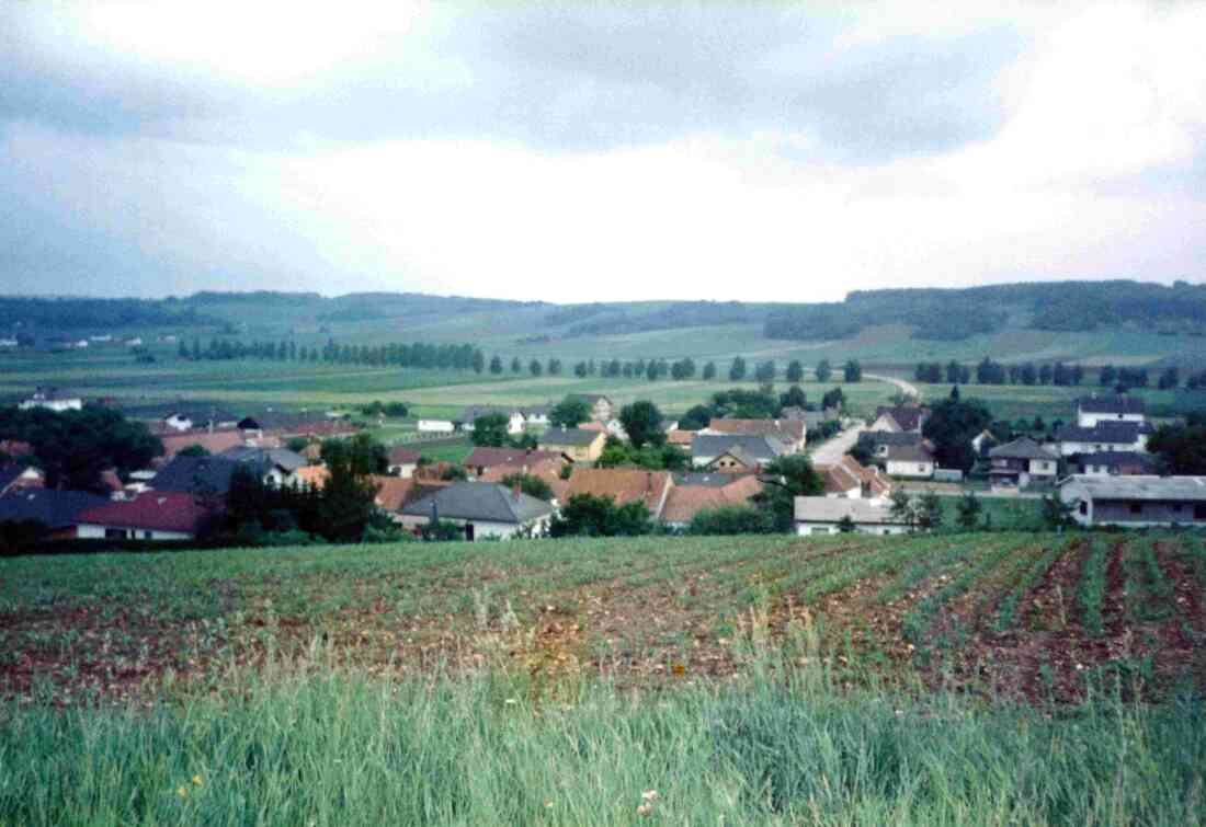 Blick auf einen Teil des Untertrums mit der Unterwarterstraße im Hintergrund