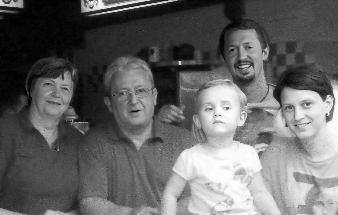 Fam. Drobits: Familienfoto anlässlich des 100-jährigen Bestehens des Betriebs (Grazerstraße 61)