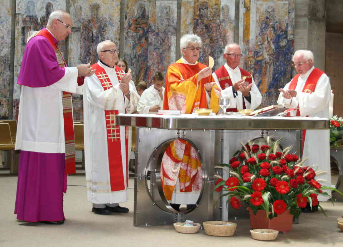 Röm. kath. Pfarre: 40-jähriges Priesterjubiläum von Pfr. Dr. Erich Seifner - / - Zsifkovits/Liedl/Temel