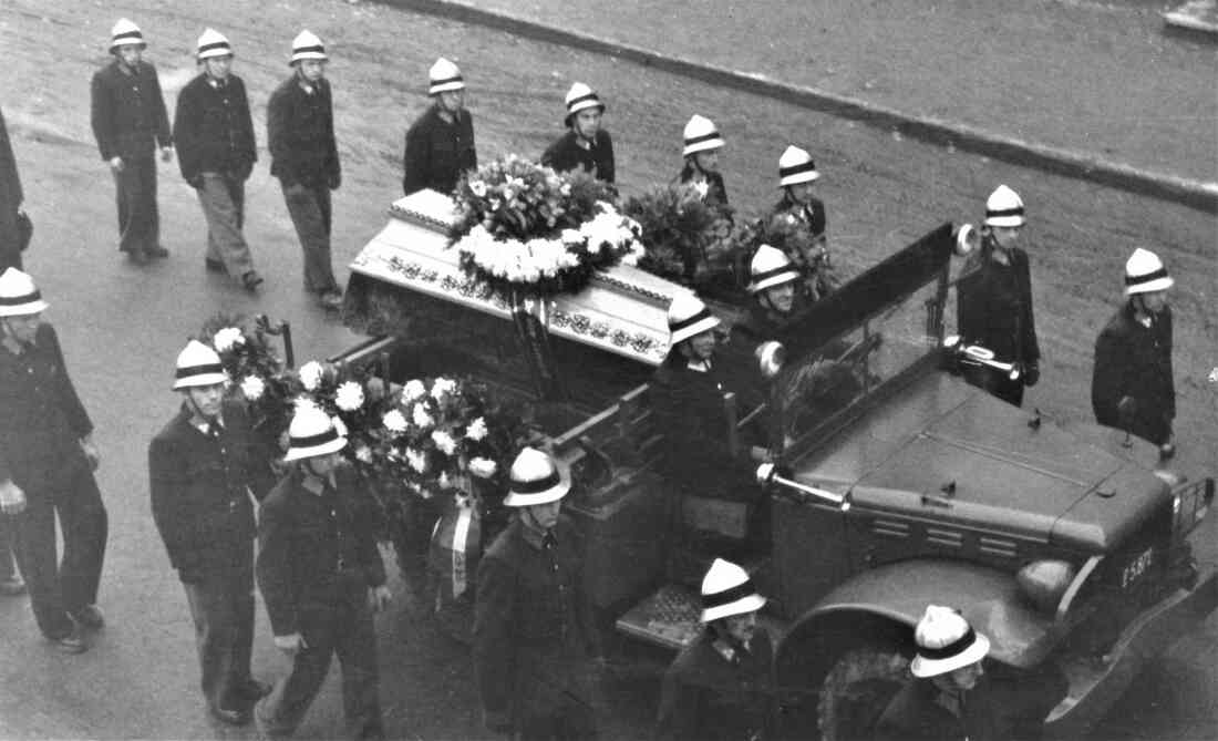 Feuerwehr: Trauerzug - Begräbnis Samuel Hutter (* 8.3.1889 / +12.11.1955 (evang. AB)