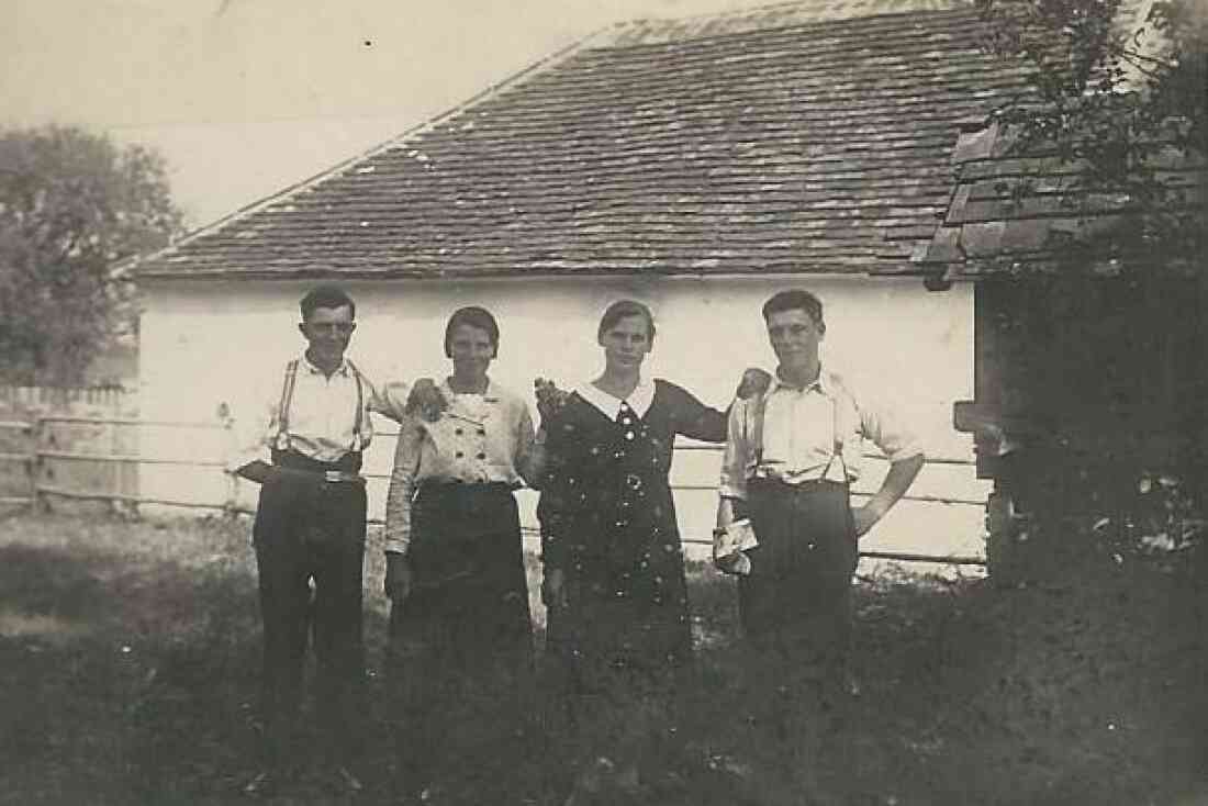 Zambo Josef, Topler Julianna (verh. Imre), Ruzsa Julianna (verh. Pongracz) und Topler Janos