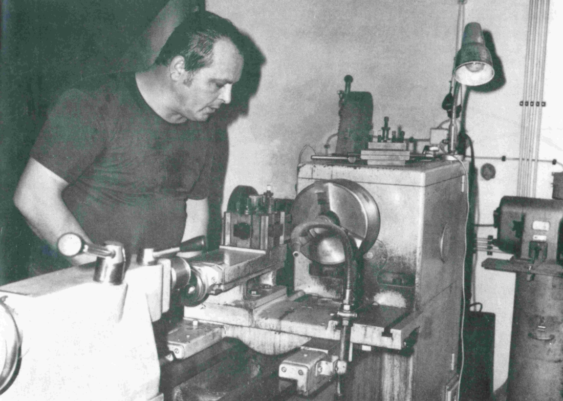Bauamt/Straßenbaubezirksamt: Schlosser Alfred Frebel (*1936/+2010) an der Fräsmaschine
