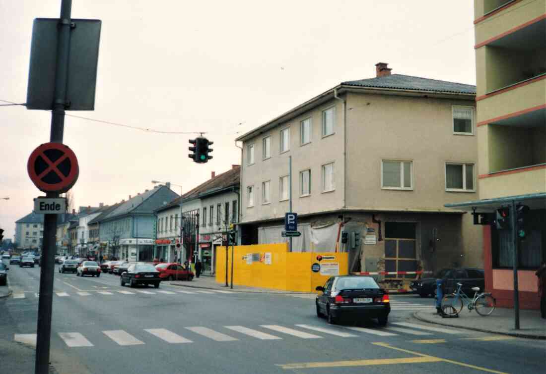 Der ehemalige Gasthof Seper wird umgebaut - Filiale der FA. "Stiefelkönig" (Hauptplatz 2)
