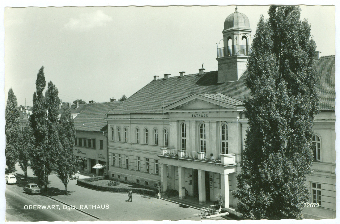 Blick auf das Rathaus und das "Blach-Haus" Hauptplatz 7