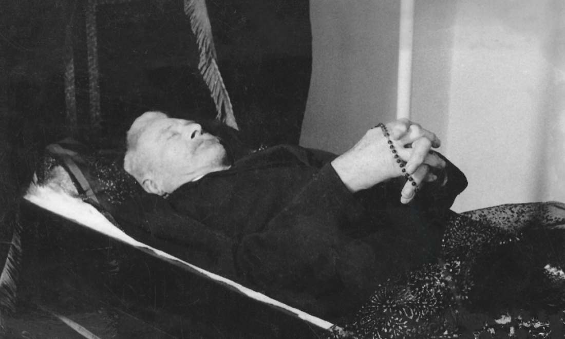 Hausaufbahrung vor dem Begräbnis: Marktfahrer Johann Zeisser (*1874/+1953) - Rechte Bachgasse 8