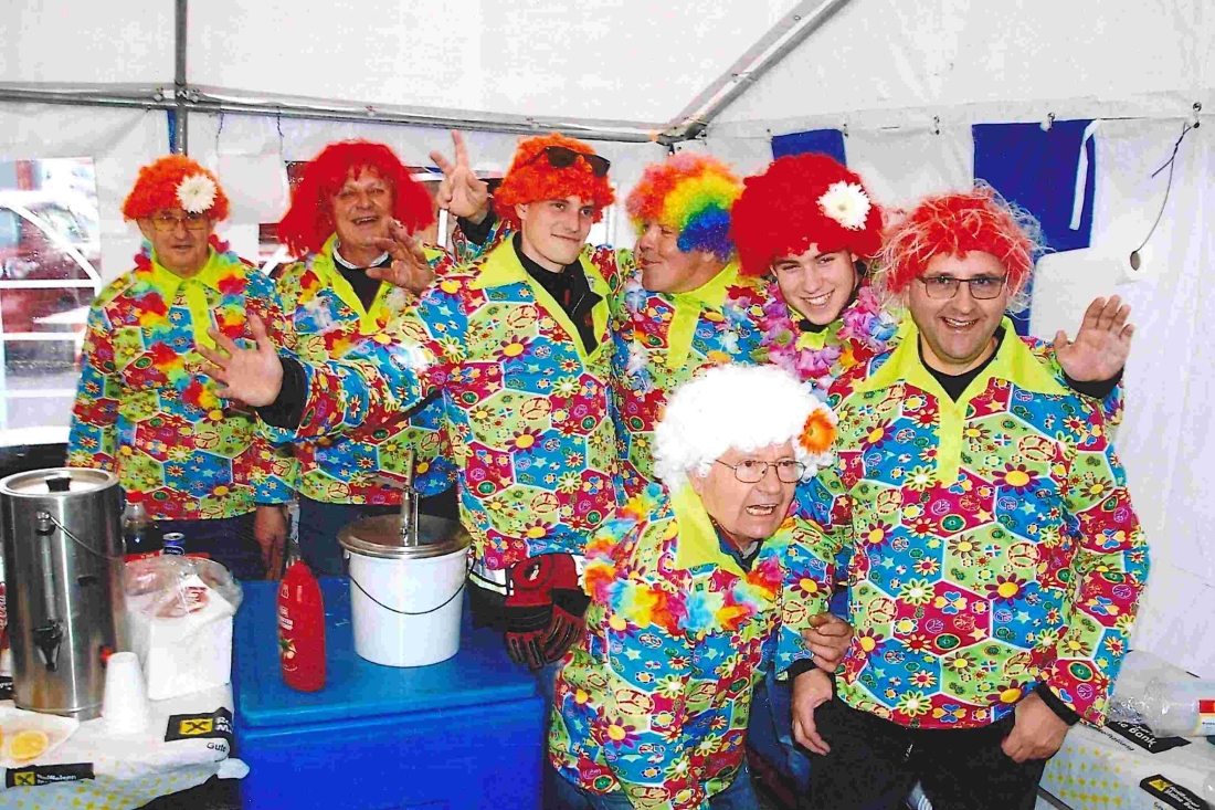 IGFD-Veranstaltung am Hauptplatz: am Feuerwehr-Stand (Gartner/Szabo/Rosner/Gabriel/Seper/Husbauer/Krutzler)
