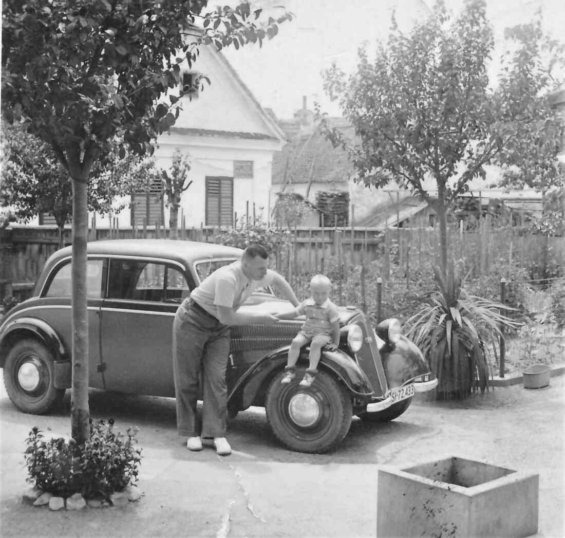 Stefan Schermann und Sohn Kurt (Reichlgasse6) mit seinem DKW F8