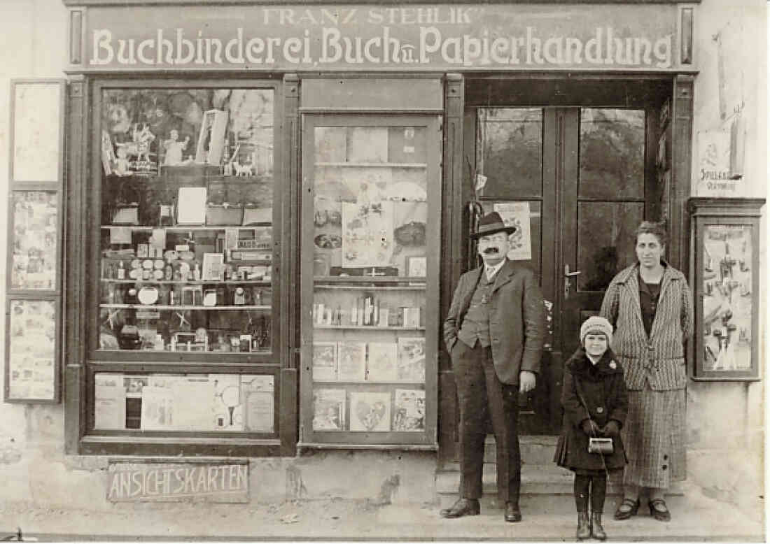 Buchhandlung/Papierhandlung/Schreibwaren Franz Stehlik (*1878/+1952) später Pokorny (Hauptplatz 4)