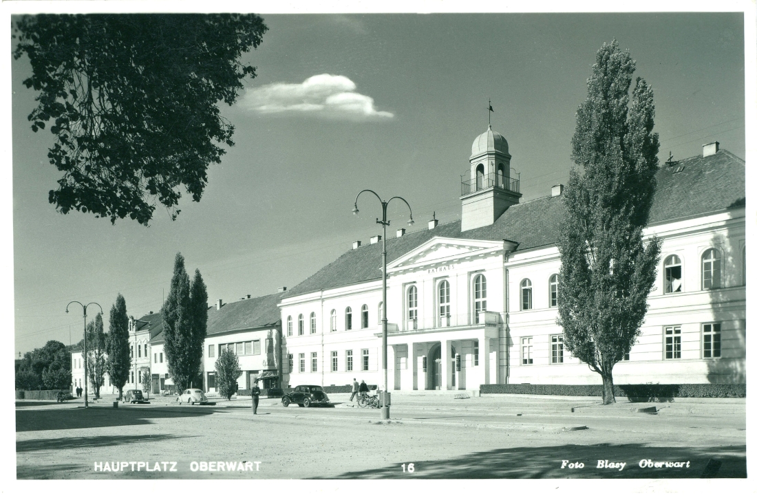 Ansichtskarte: Hauptplatz mit Rathaus